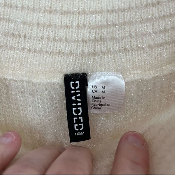 Divided cream color boat neck long sleeve crop sweater size medium - Picture 4 of 9